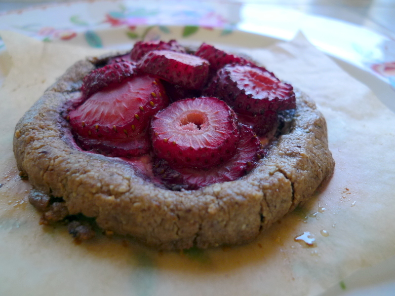 Strawberry Almond Breakfast Tart